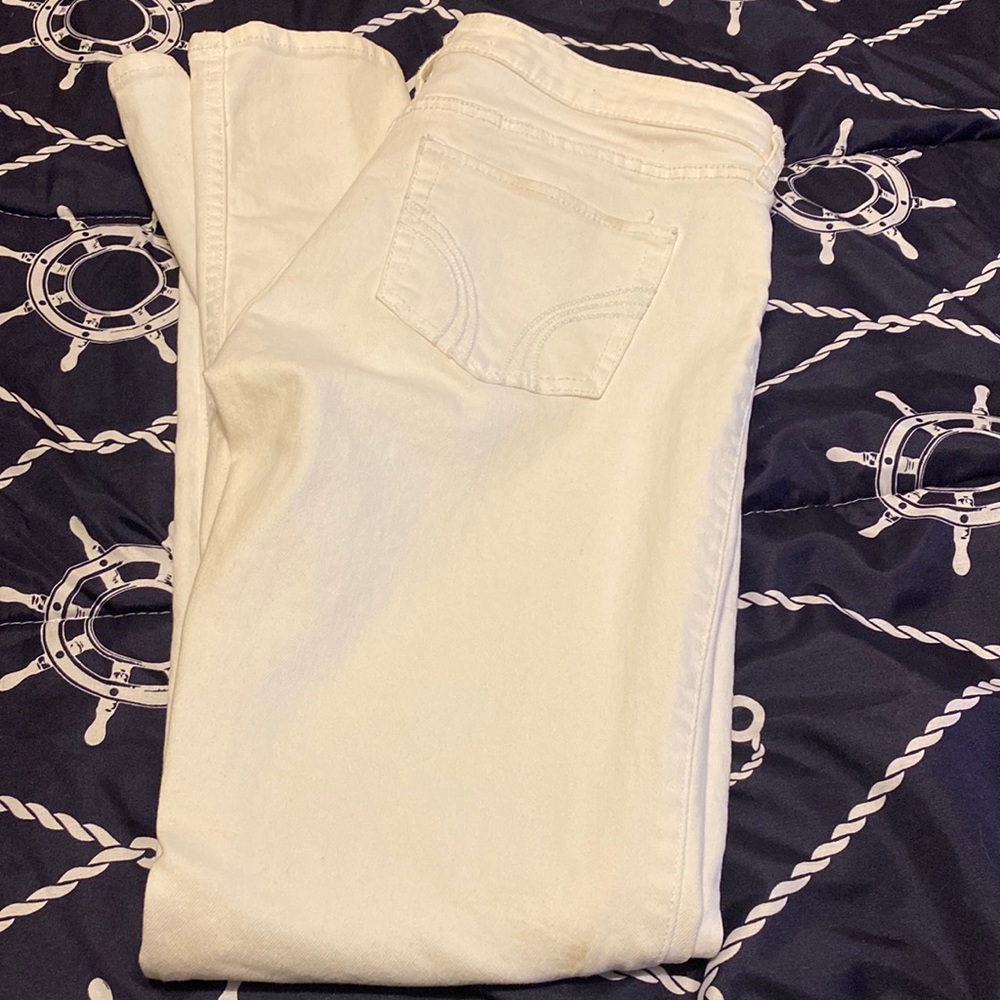 Nice pair of Hollister white jeans.  Size 7
